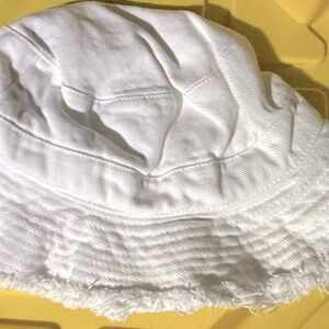 MNG Bucket Hat NWOT - OS, White